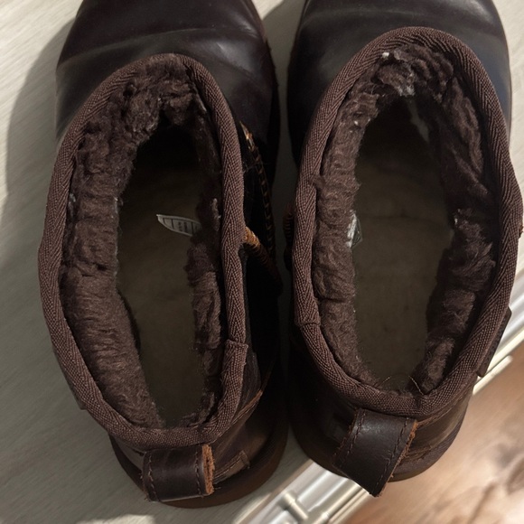 UGG Classic Ultra Mini Leather Boot - Picture 4 of 7